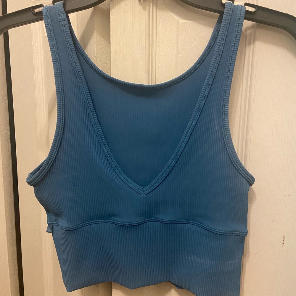 Lululemon power pivot tank size 4